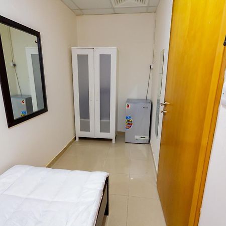 Small Budget Rooms For 'Girls' Only In Dubai, Marina 외부 사진