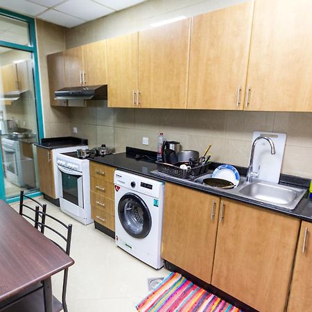 Small Budget Rooms For 'Girls' Only In Dubai, Marina 외부 사진