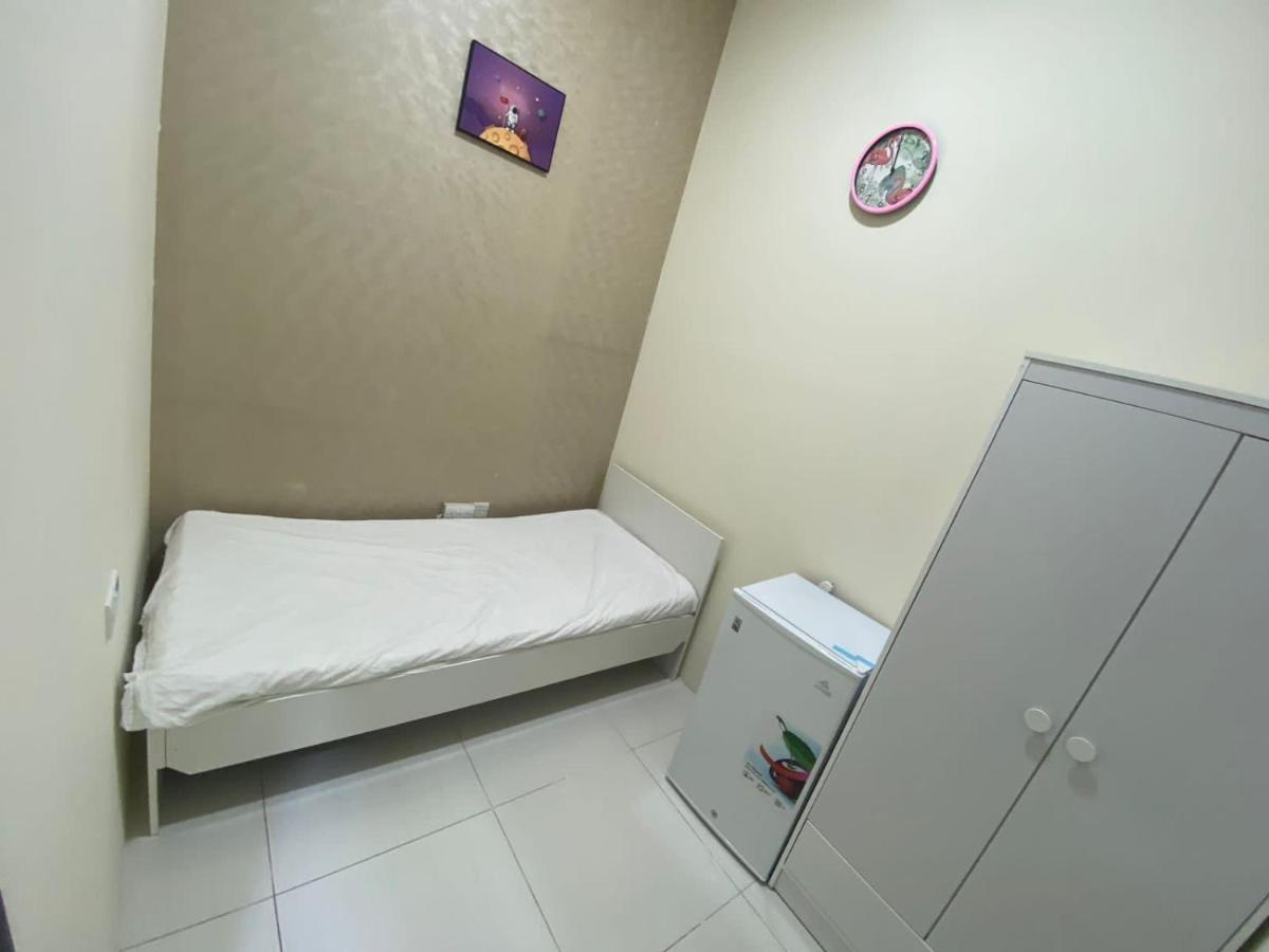 Small Budget Rooms For 'Girls' Only In Dubai, Marina 외부 사진