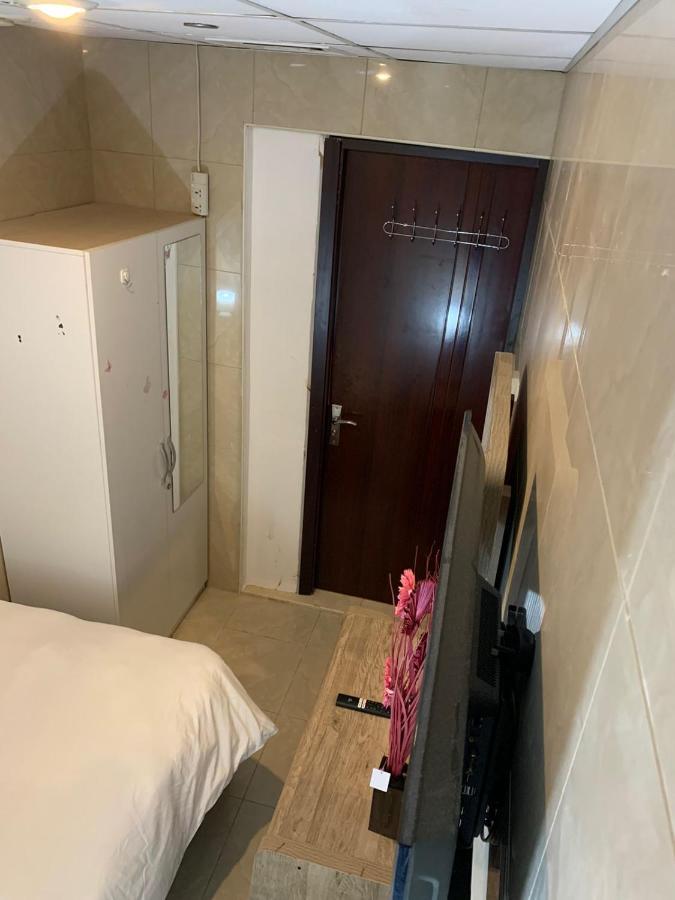 Small Budget Rooms For 'Girls' Only In Dubai, Marina 외부 사진