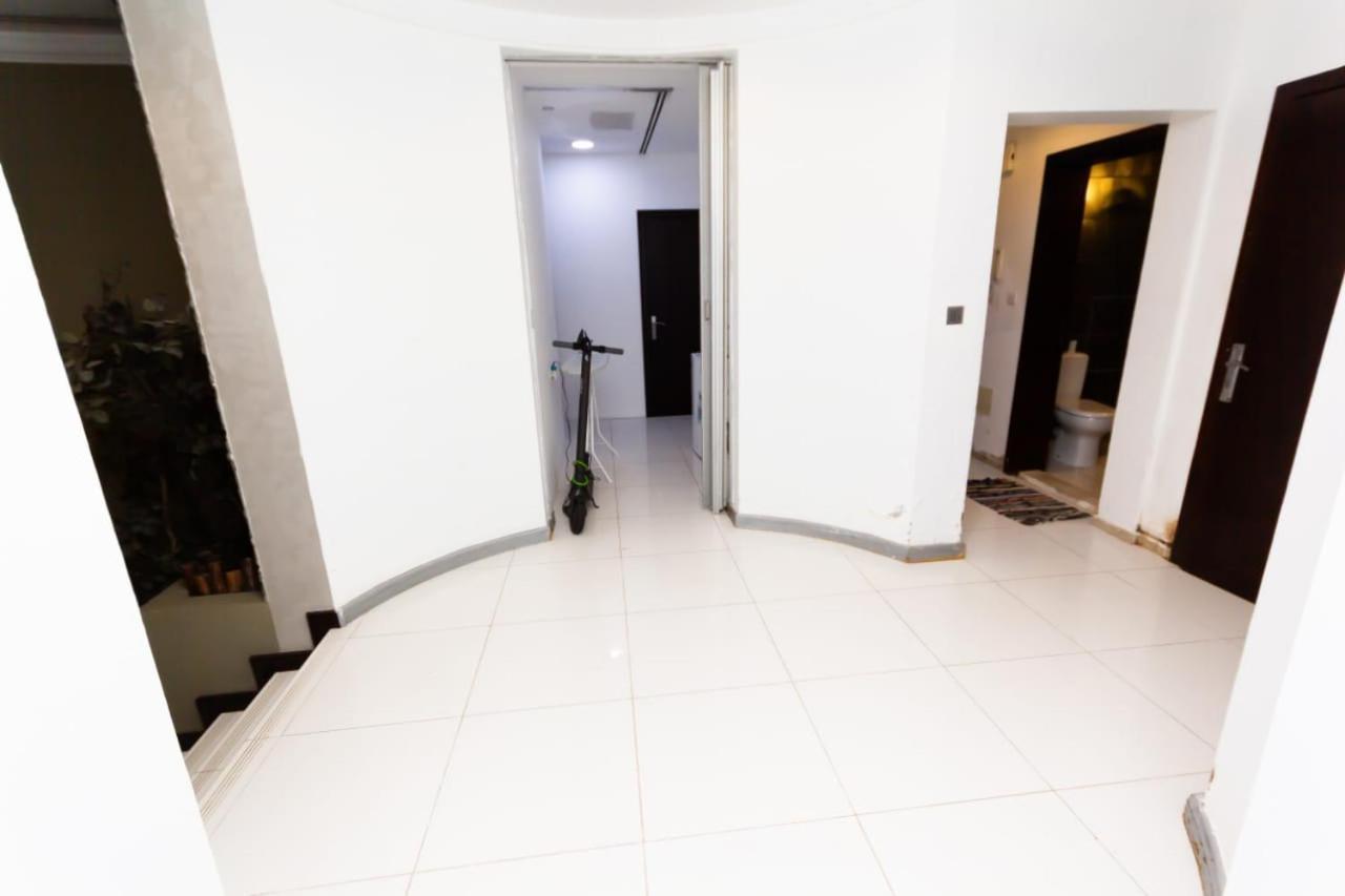 Small Budget Rooms For 'Girls' Only In Dubai, Marina 외부 사진