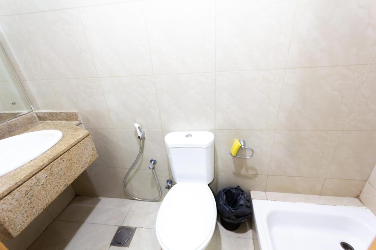 Small Budget Rooms For 'Girls' Only In Dubai, Marina 외부 사진