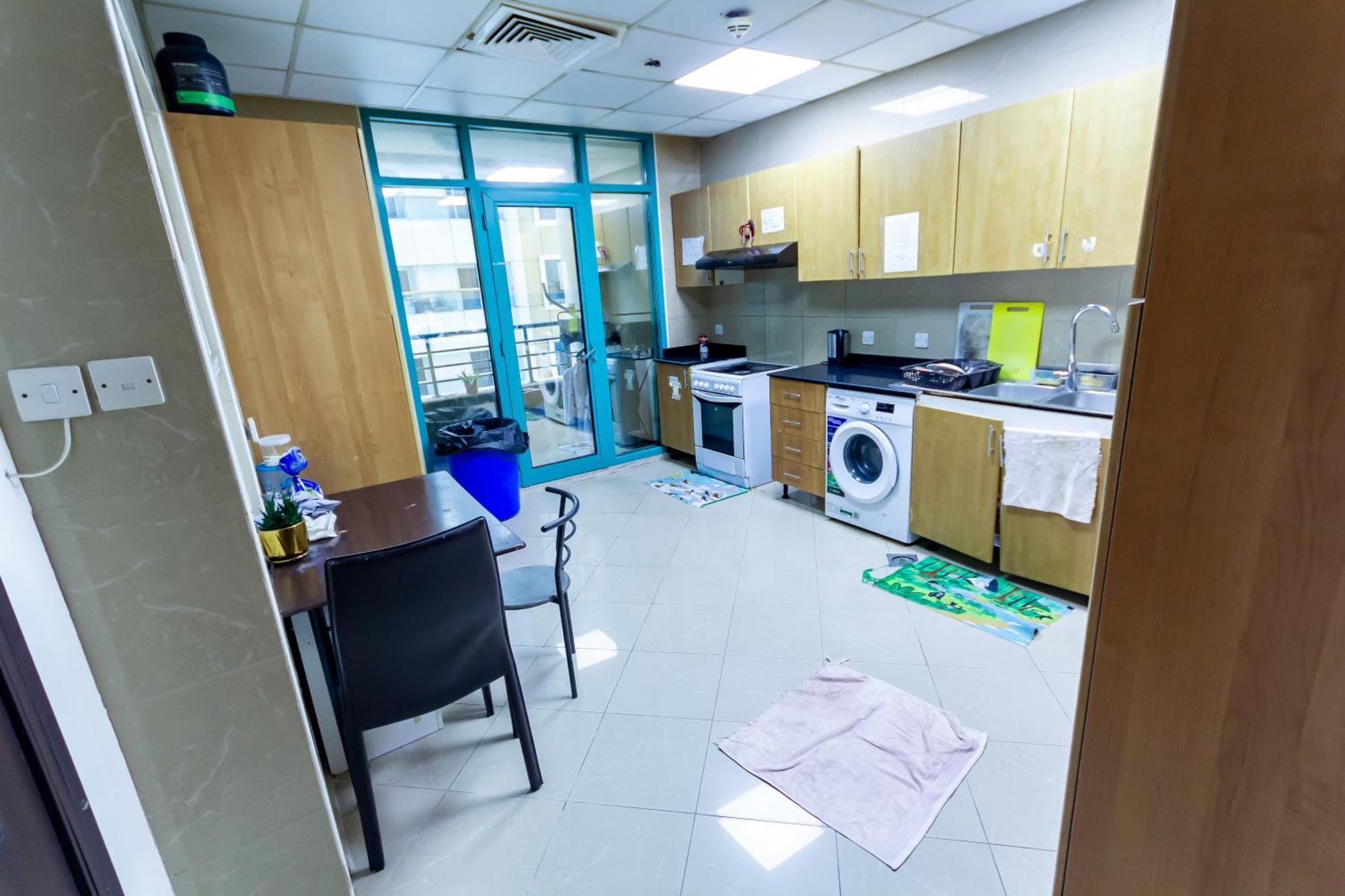 Small Budget Rooms For 'Girls' Only In Dubai, Marina 외부 사진