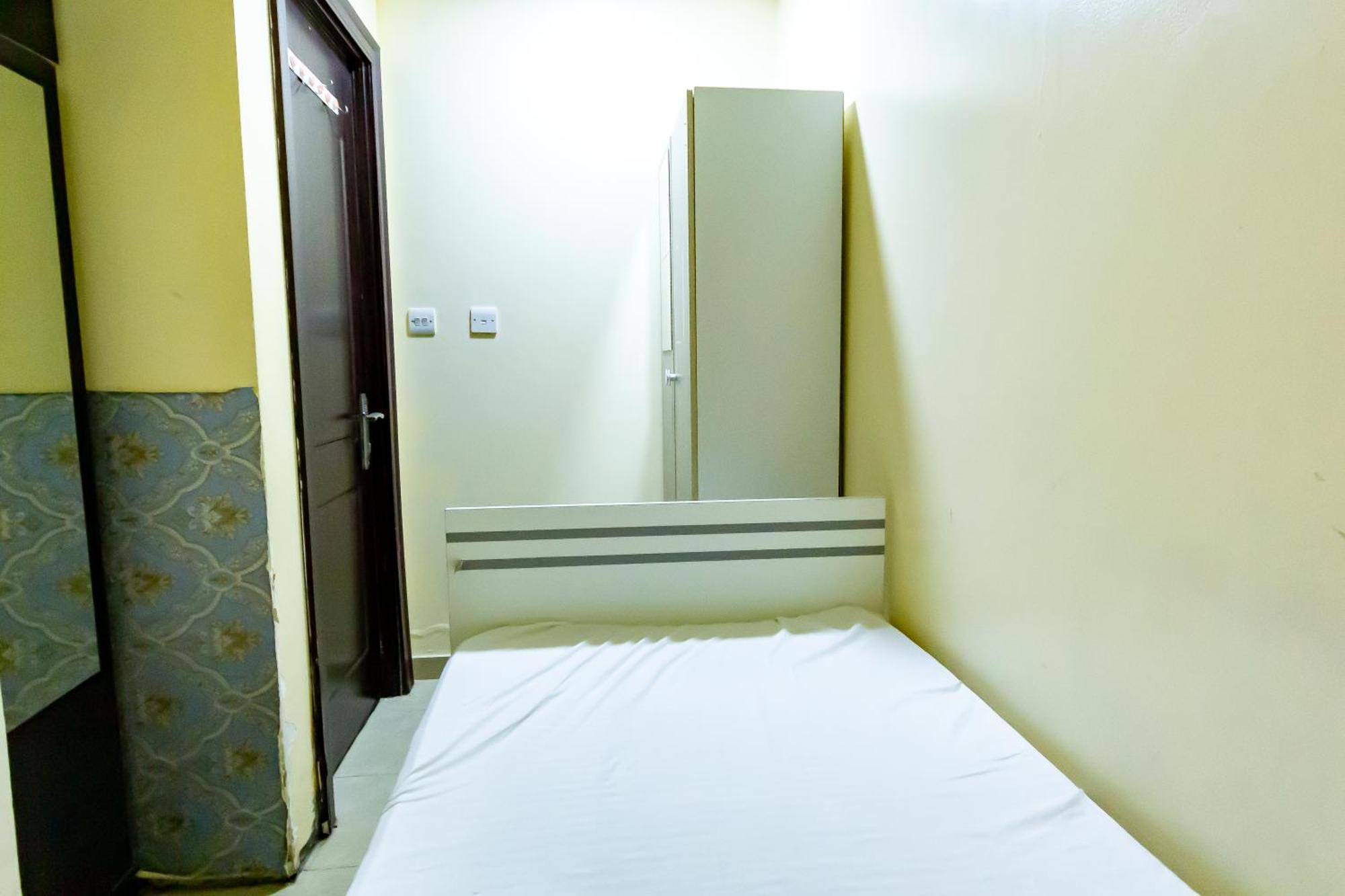 Small Budget Rooms For 'Girls' Only In Dubai, Marina 외부 사진