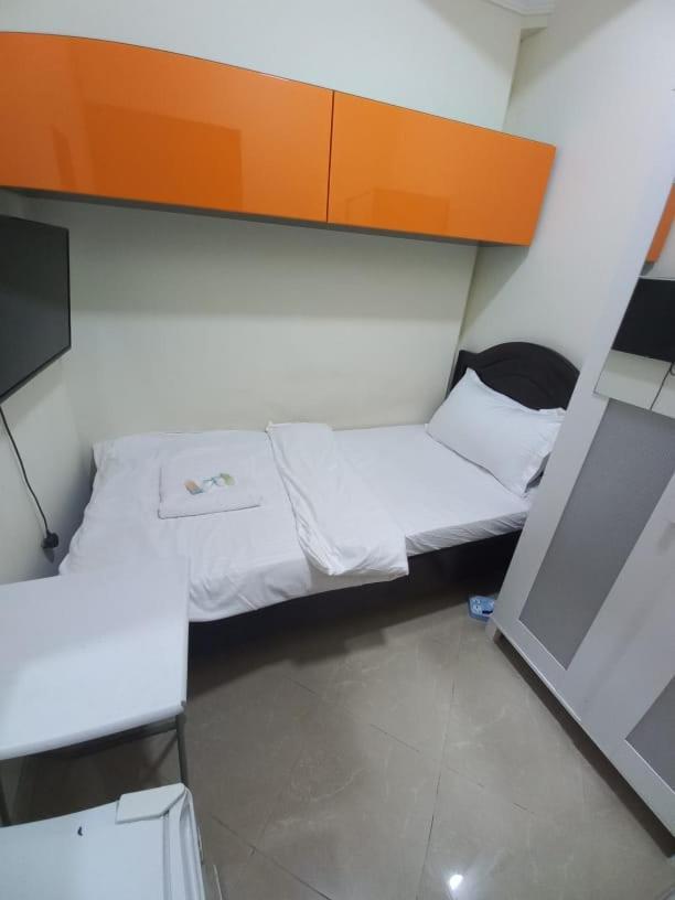 Small Budget Rooms For 'Girls' Only In Dubai, Marina 외부 사진