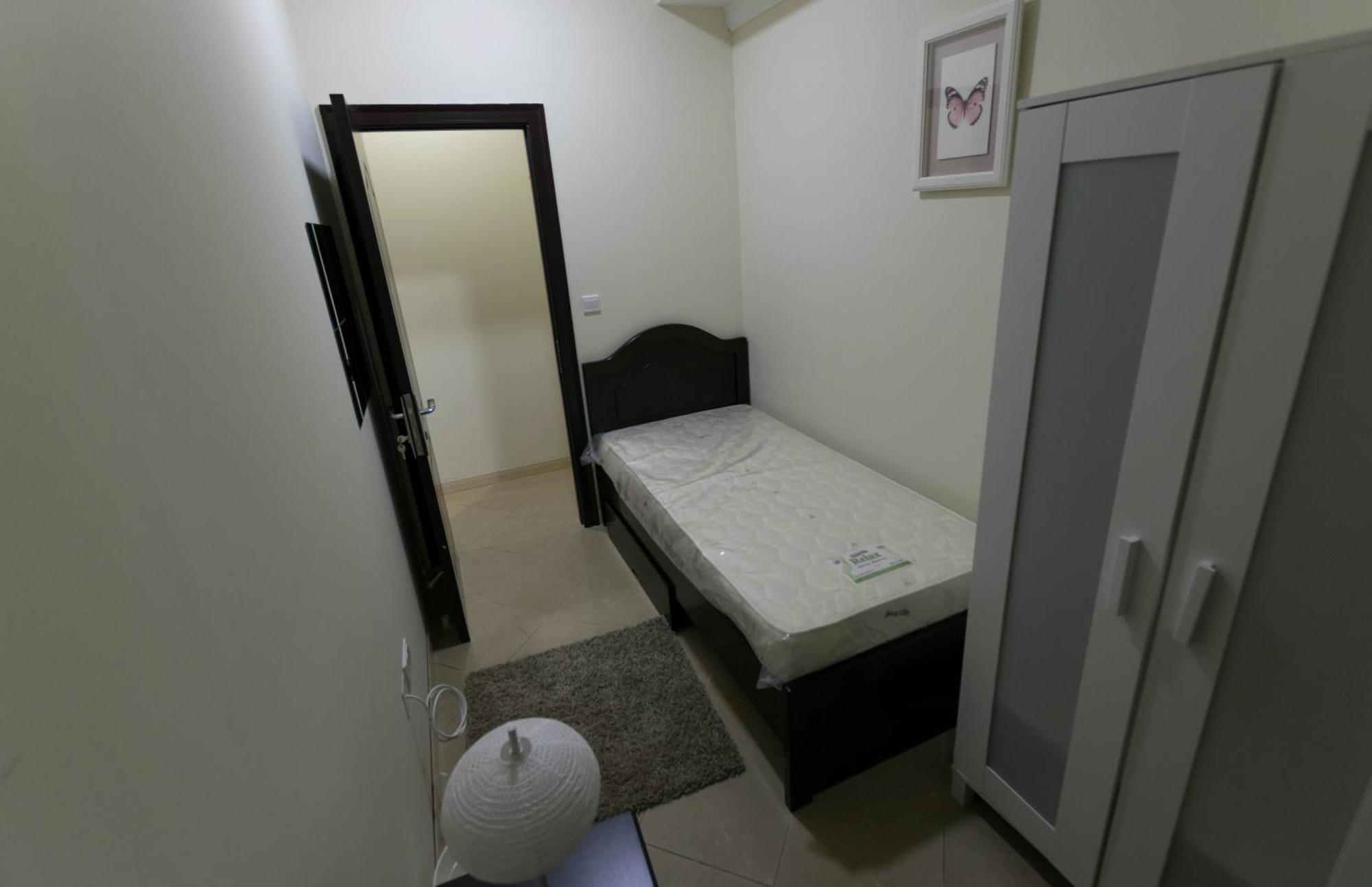 Small Budget Rooms For 'Girls' Only In Dubai, Marina 외부 사진