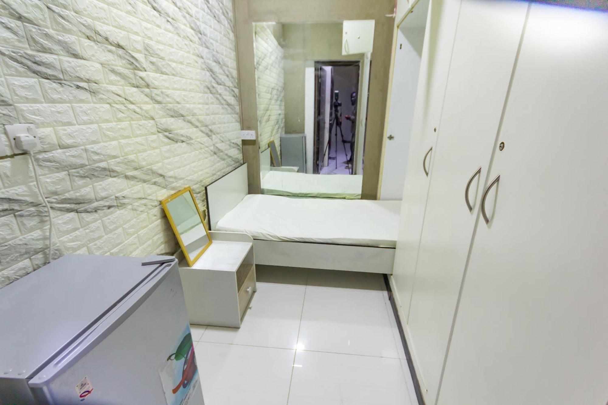 Small Budget Rooms For 'Girls' Only In Dubai, Marina 외부 사진
