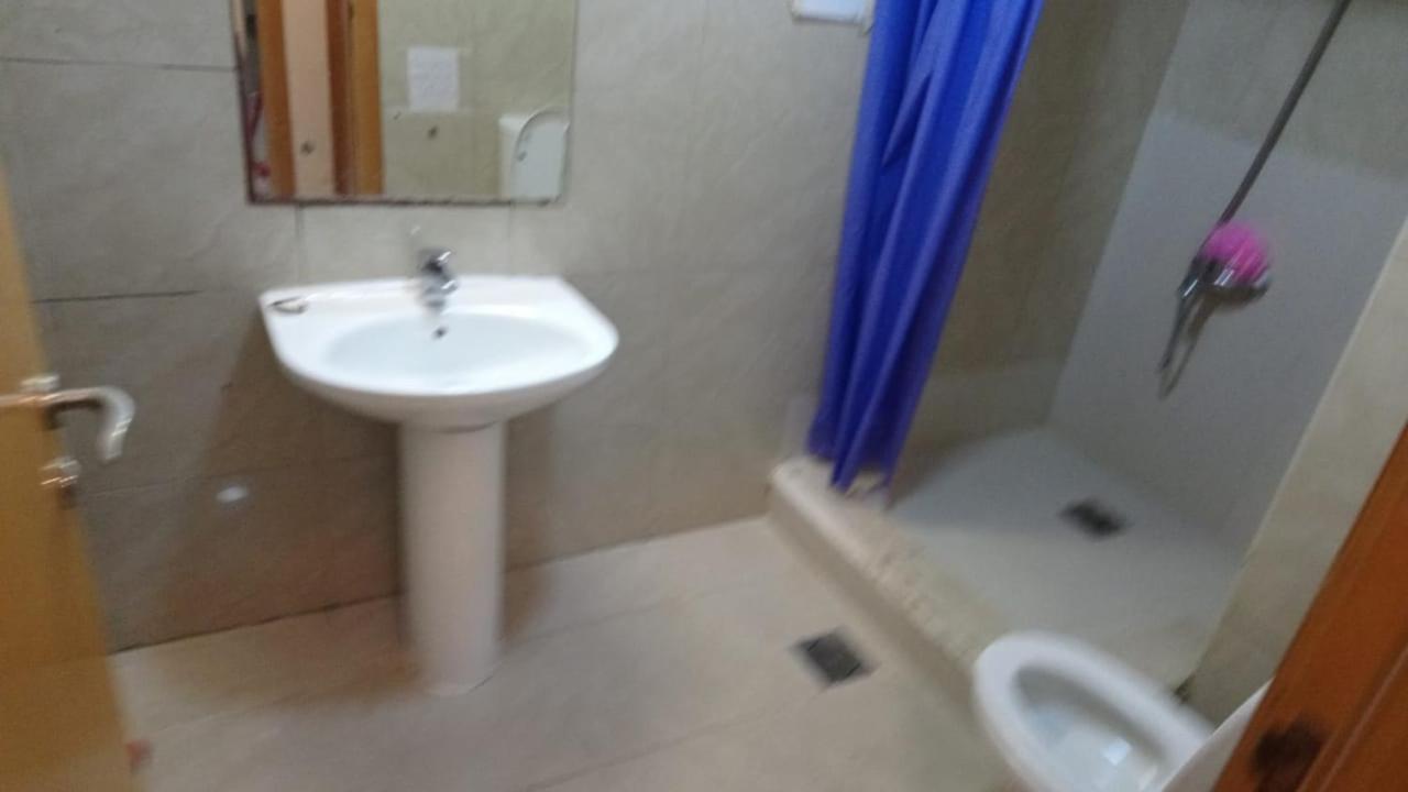 Small Budget Rooms For 'Girls' Only In Dubai, Marina 외부 사진