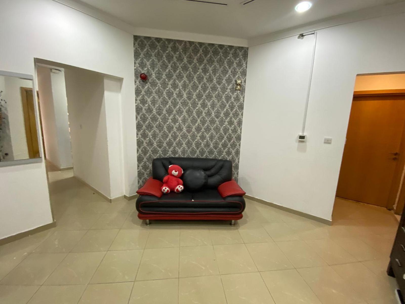Small Budget Rooms For 'Girls' Only In Dubai, Marina 외부 사진