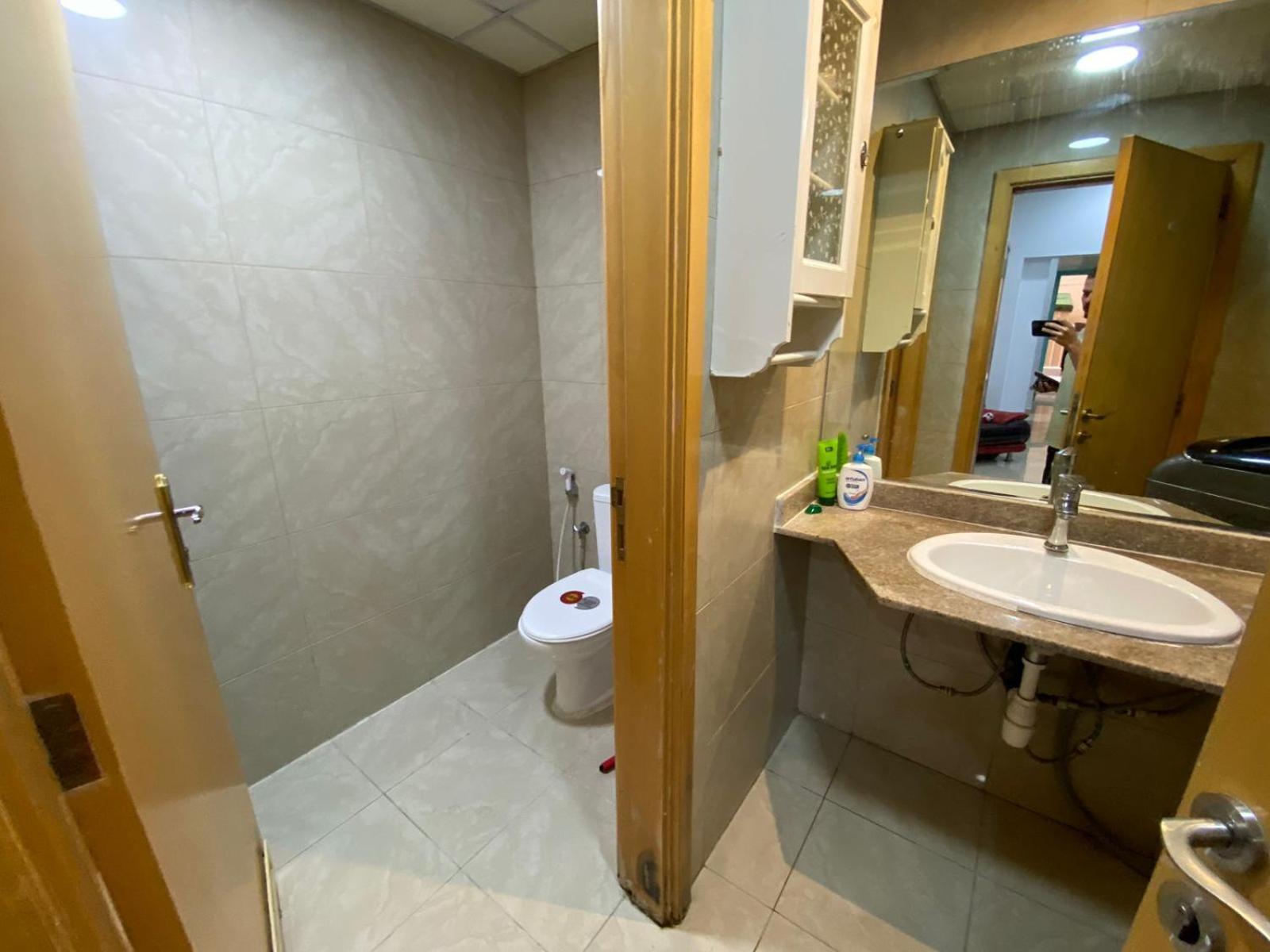 Small Budget Rooms For 'Girls' Only In Dubai, Marina 외부 사진