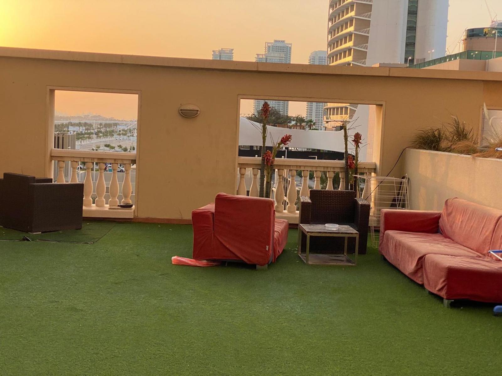 Small Budget Rooms For 'Girls' Only In Dubai, Marina 외부 사진
