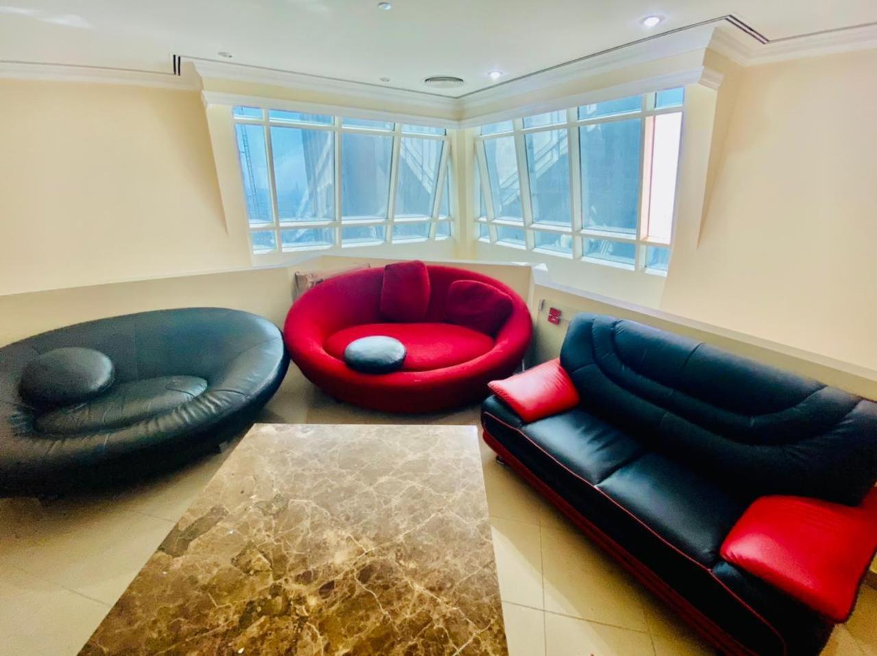 Small Budget Rooms For 'Girls' Only In Dubai, Marina 외부 사진