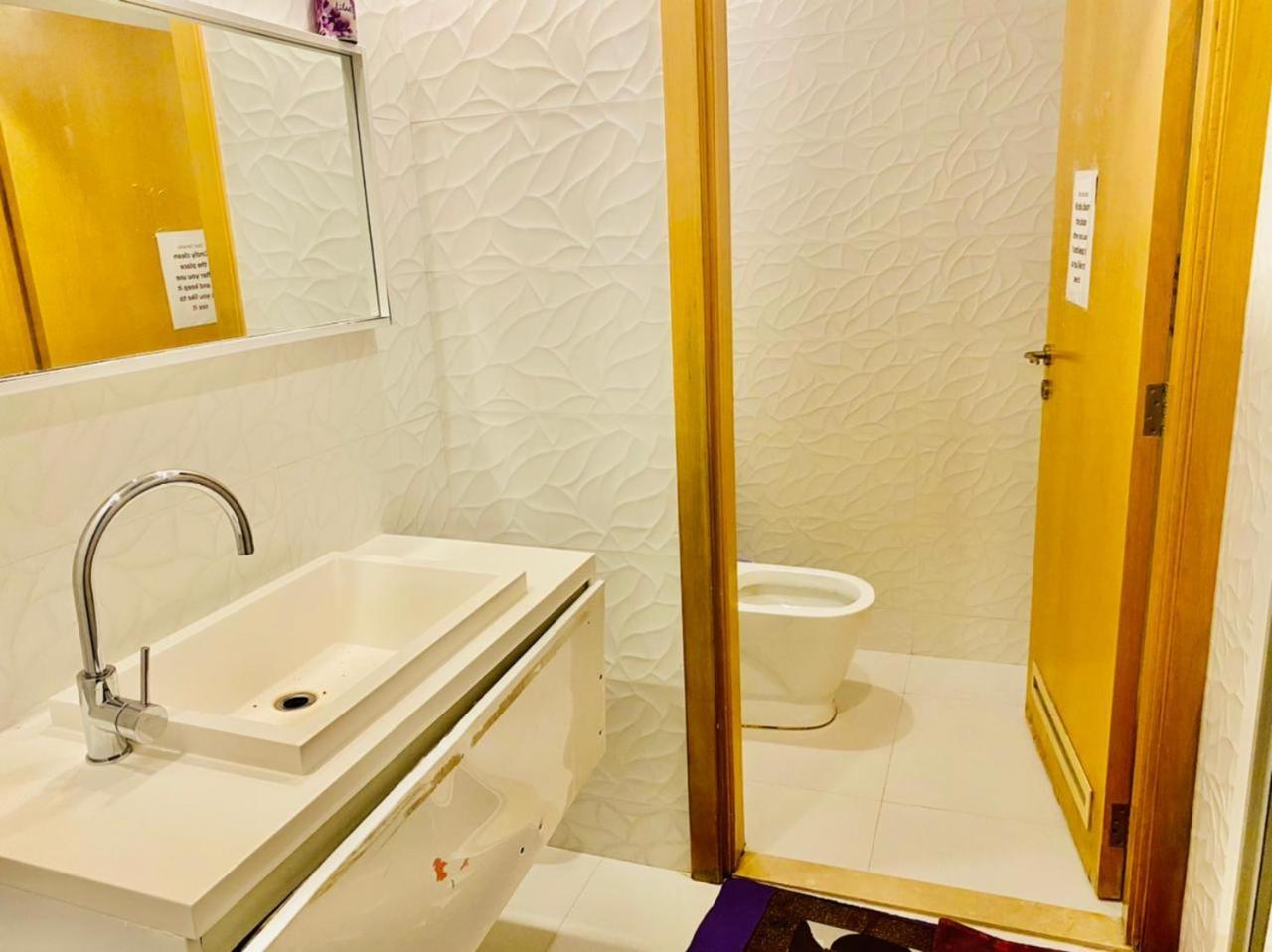 Small Budget Rooms For 'Girls' Only In Dubai, Marina 외부 사진