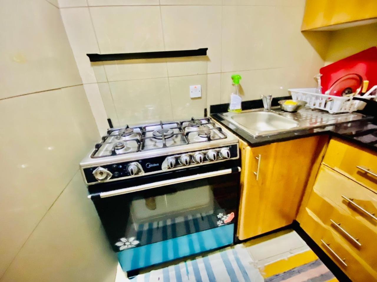 Small Budget Rooms For 'Girls' Only In Dubai, Marina 외부 사진