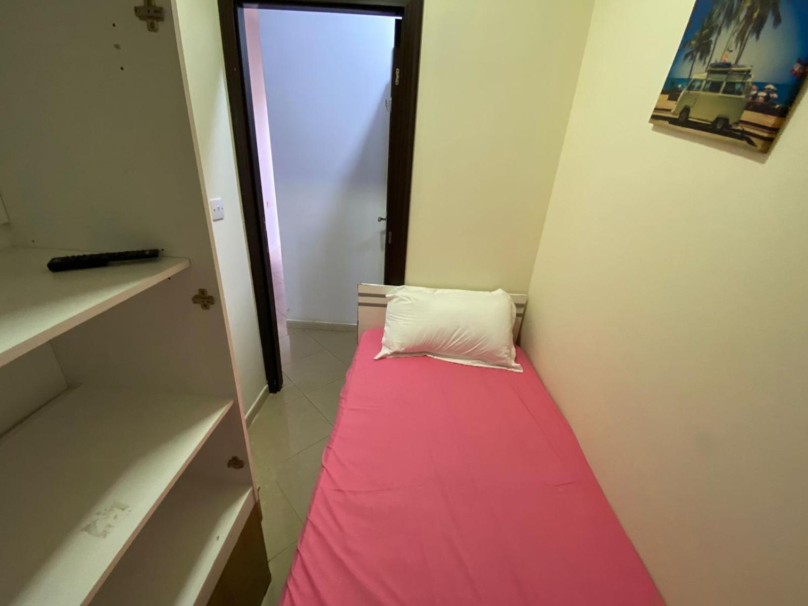 Small Budget Rooms For 'Girls' Only In Dubai, Marina 외부 사진