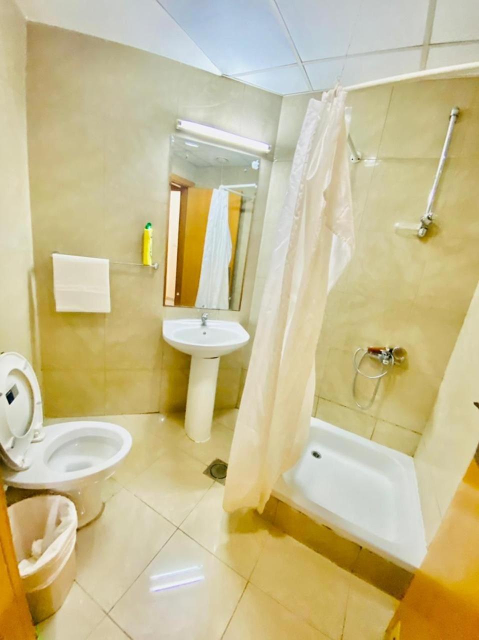 Small Budget Rooms For 'Girls' Only In Dubai, Marina 외부 사진