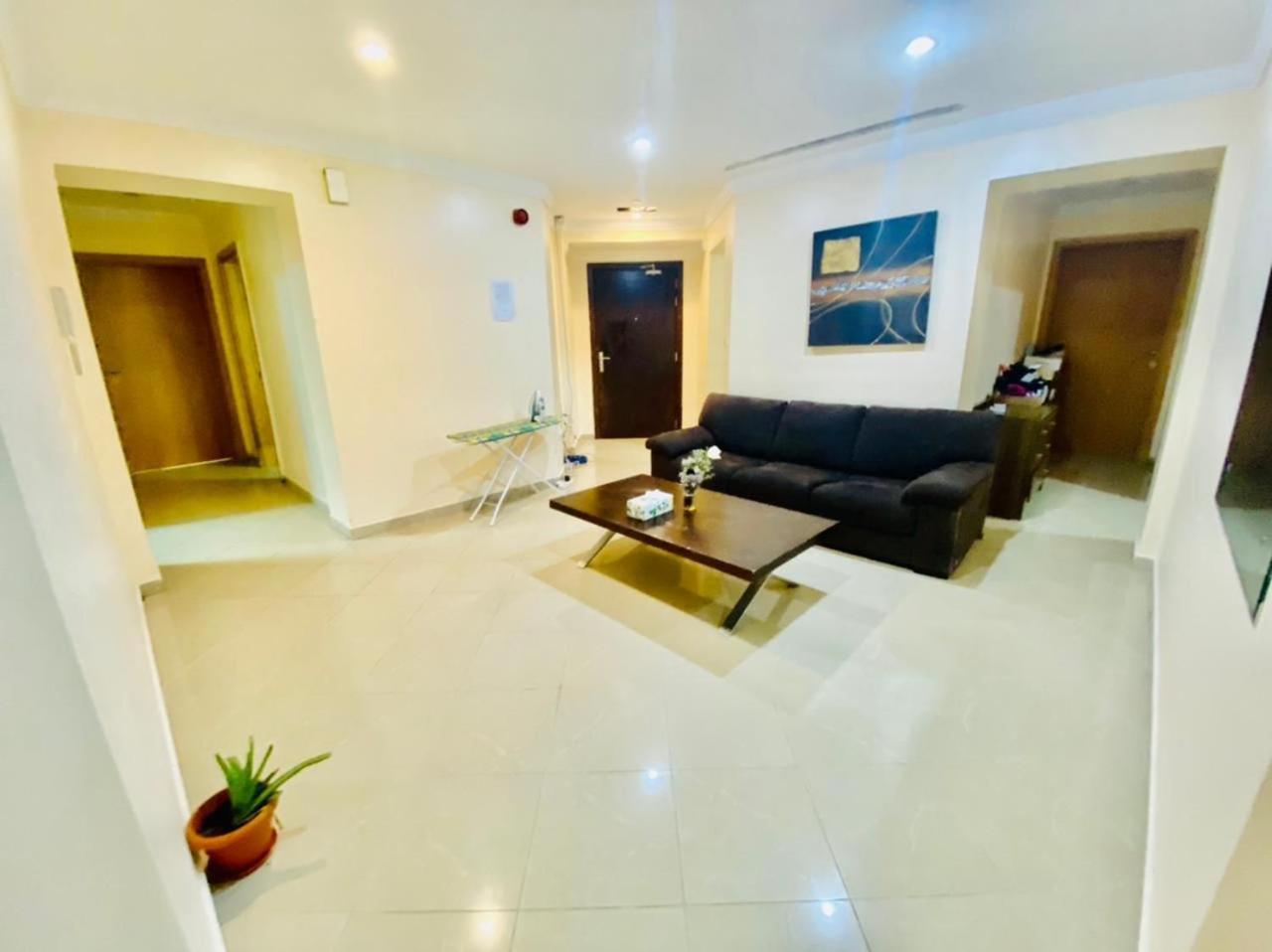 Small Budget Rooms For 'Girls' Only In Dubai, Marina 외부 사진