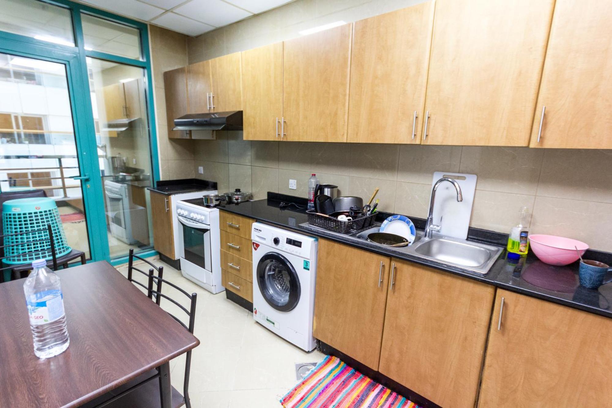 Small Budget Rooms For 'Girls' Only In Dubai, Marina 외부 사진